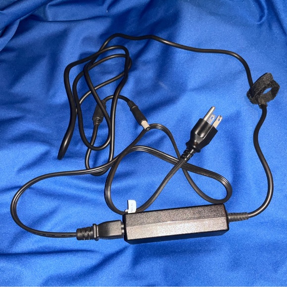 Dell PA-12 65W 9RN2C Laptop AC Adapter (HA65NS5-00) - Picture 2 of 4